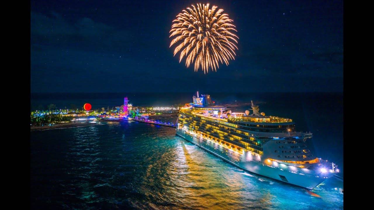 Miami Fireworks Yacht Cruises ๐ Holiday Boat Parties 1 %Miami Yacht Rentals%