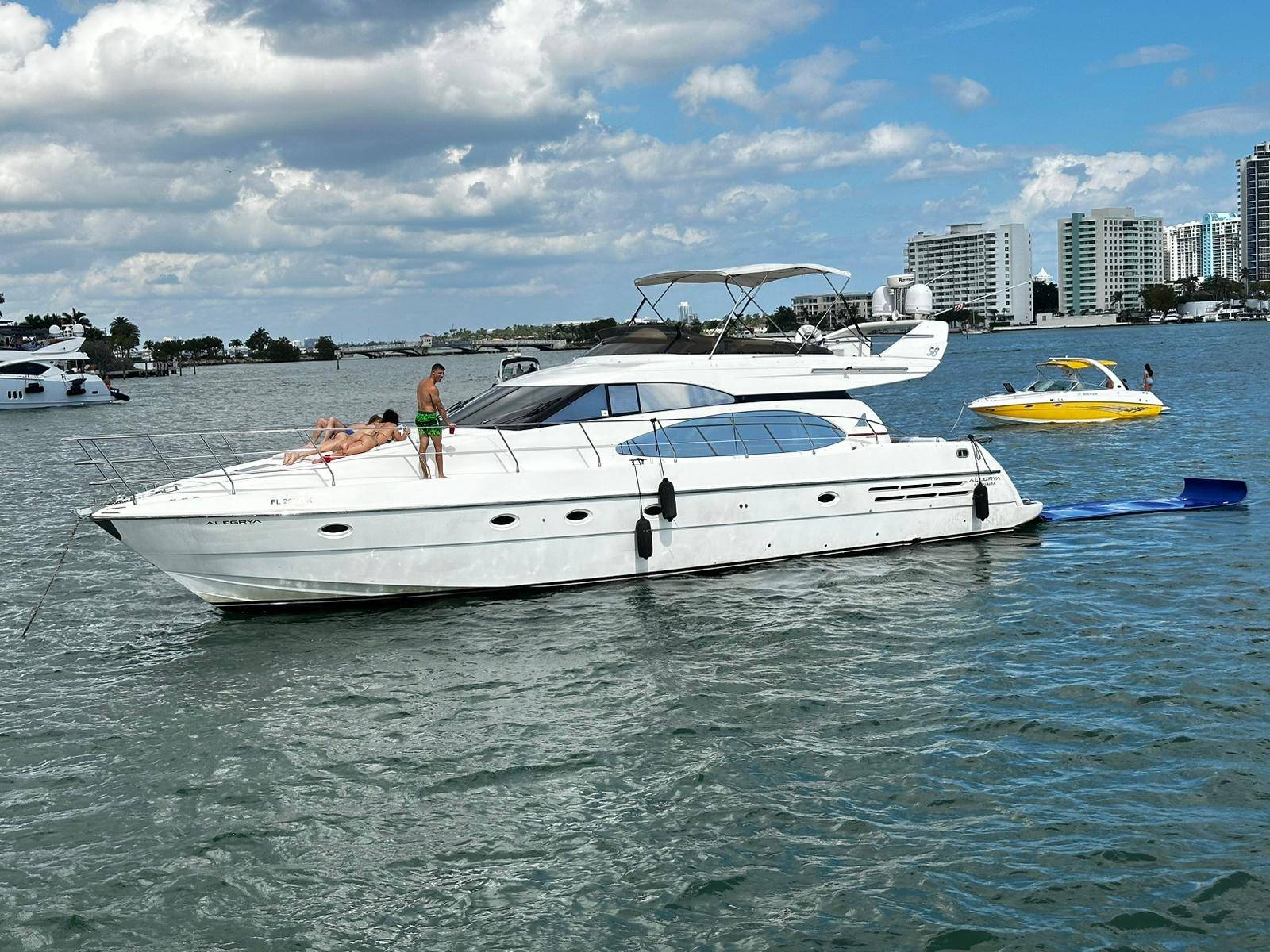 Miami Fishing Deals | Specials & Discounted Trips By Feeling Yachty 17 62ft Azimut