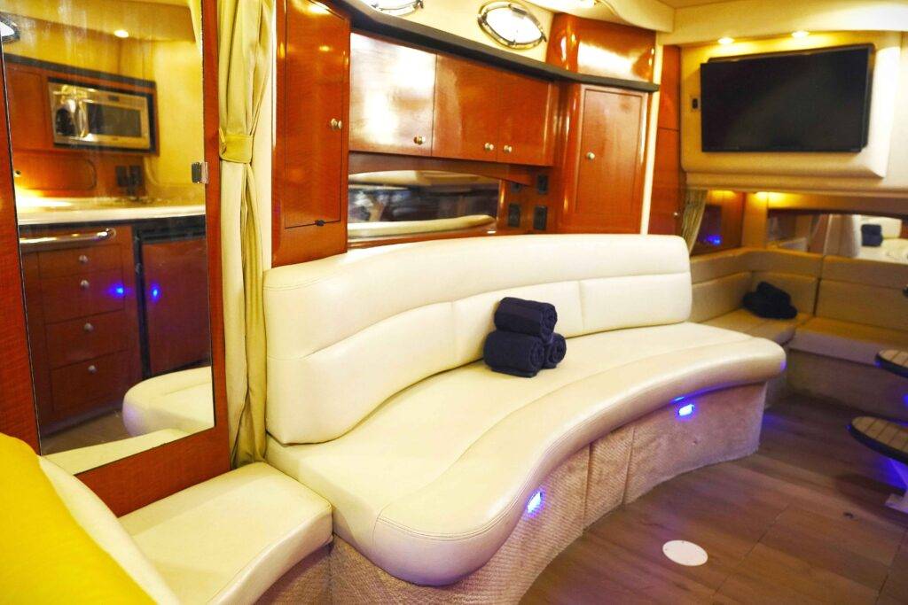 37ft Sea Ray Yacht Rental Miami ⛵ 8 %Miami Yacht Rentals%