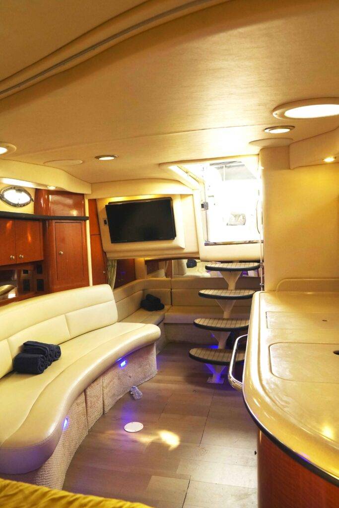 37ft Sea Ray Yacht Rental Miami ⛵ 6 %Miami Yacht Rentals%