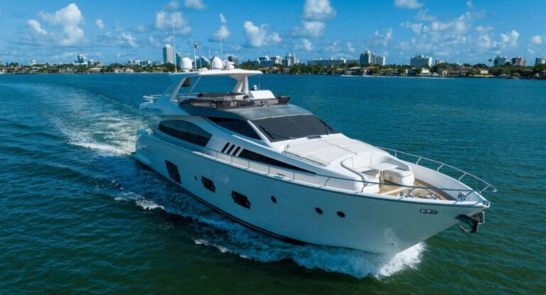 95ft Ferretti “Bonus Round” – Luxury Yacht Charter Miami Beach (7)