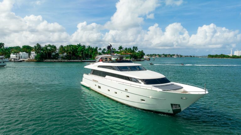 97ft San Lorenzo – Luxury Yacht Charter Miami Beach Marina, South Beach (7)